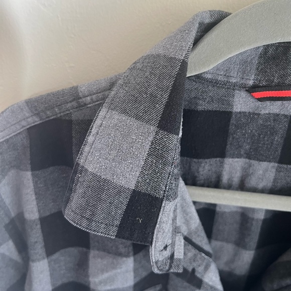 Design in Italy Flannel Button Down Black Grey Checkered Size Large - Picture 7 of 7